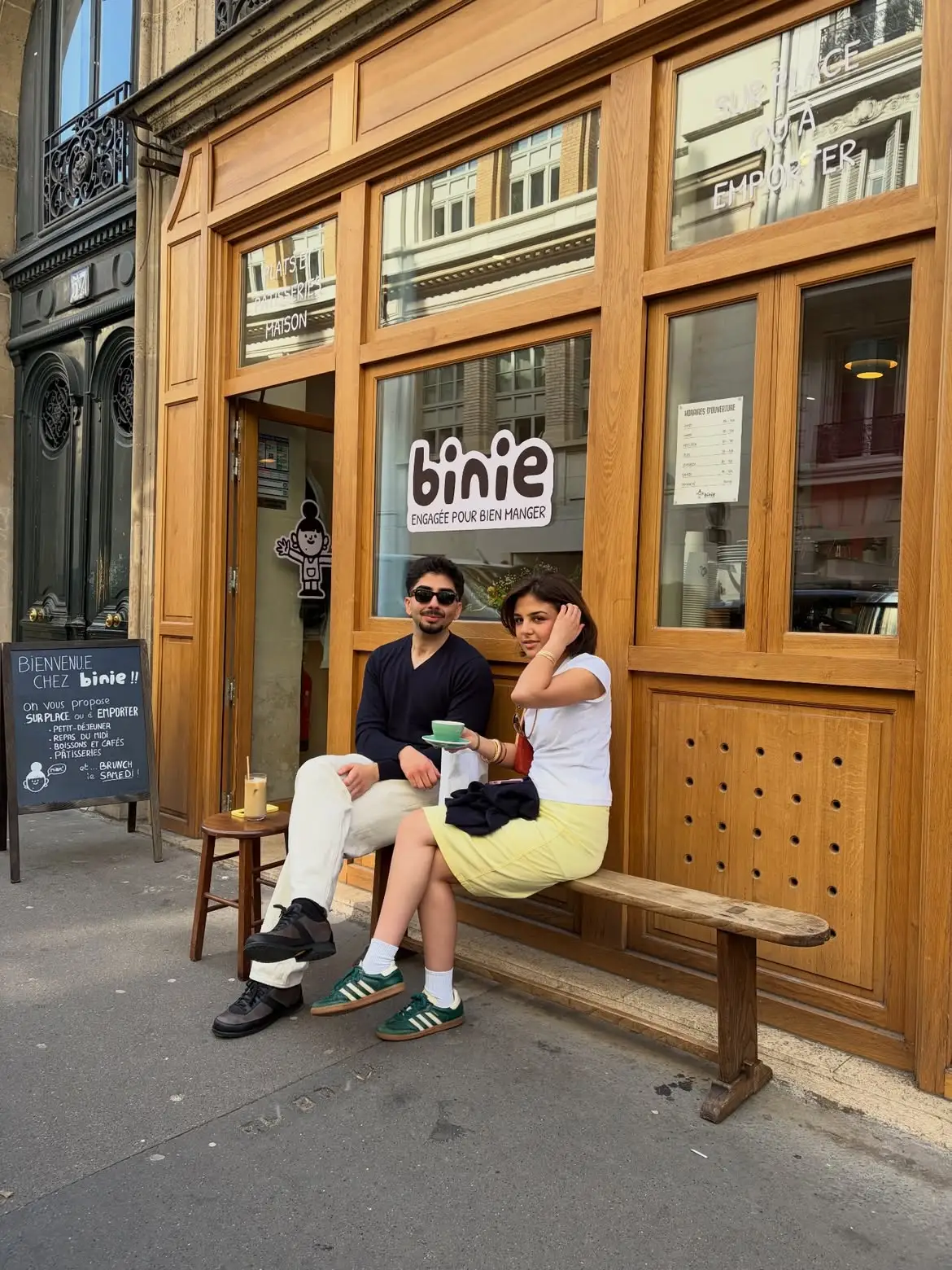 Le banc installé devant Binie, rue Condorcet