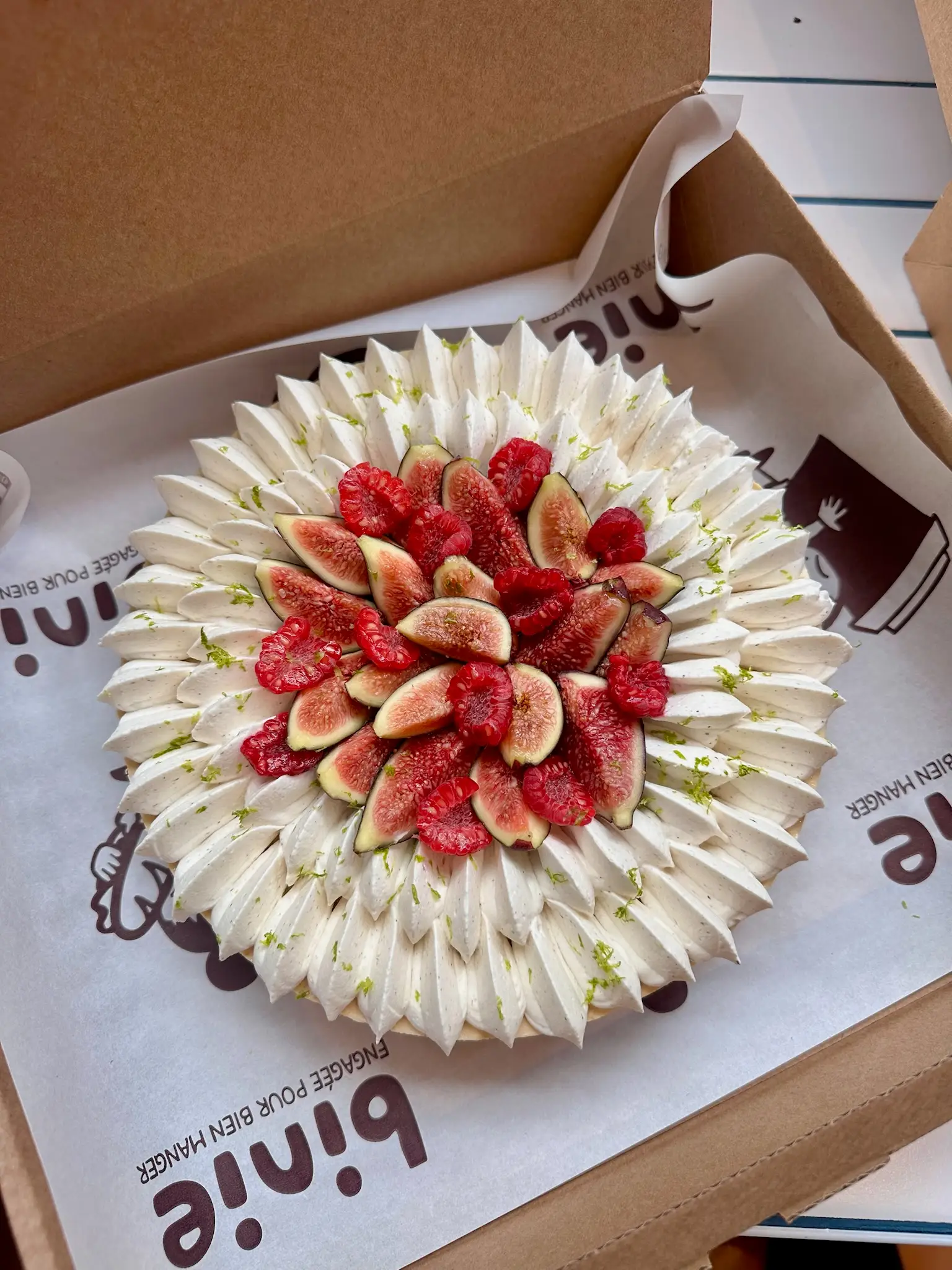 Entremets aux figues et framboises réalisé par Binie
