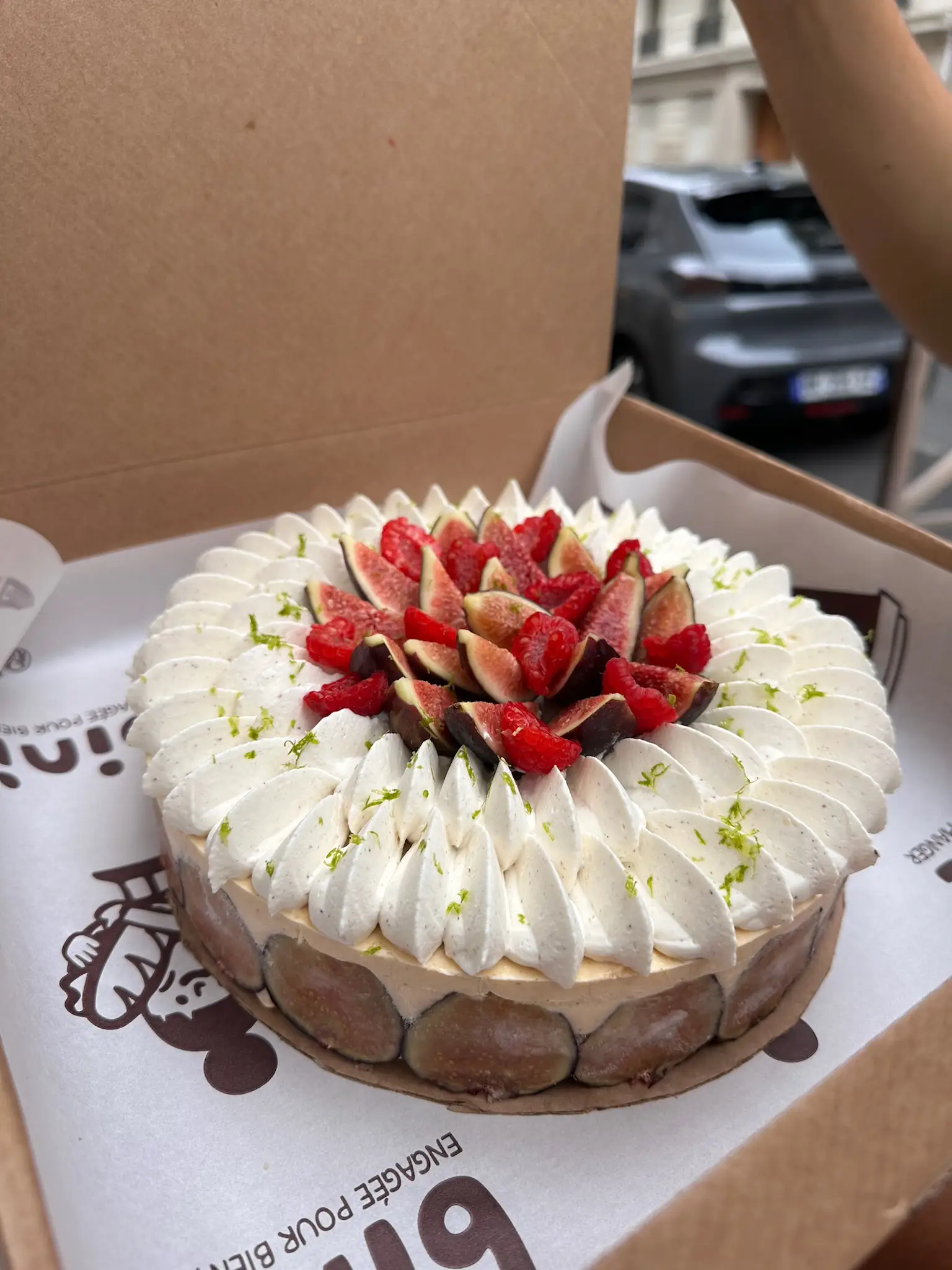 Entremets figues et framboises préparé par Binie pour un buffet de mariage